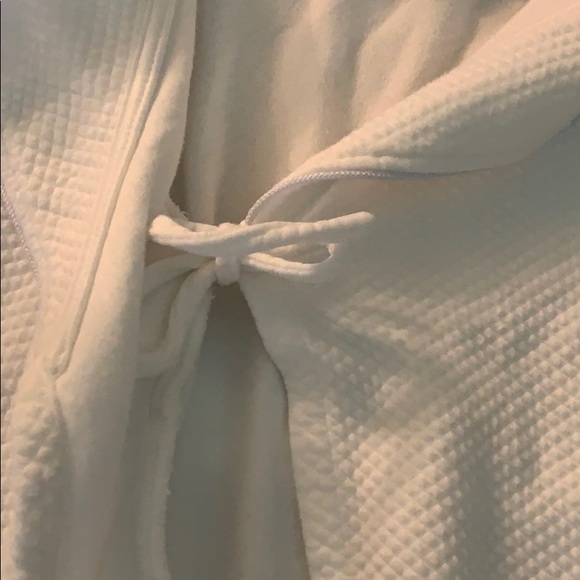 PLUTO Robe - Picture 2 of 13